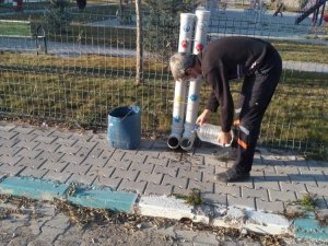 Emirdağ Belediyesi soğuk havalarda sokak hayvanlarını unutmadı