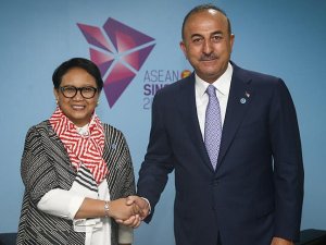 Bakan Çavuşoğlu, Endonezyalı mevkidaşı Marsudi ile görüştü