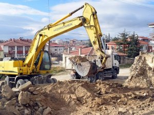 İscehisar’da metruk binaların yıkımına başlandı