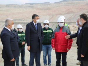 Vali Ali Çelik: “Üreten, taş üstüne taş koyan herkes başımızın tacı”