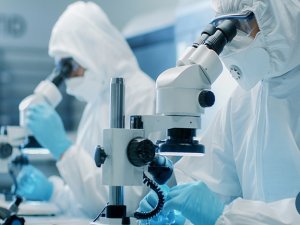 Tıbbi laboratuvar teknikerleri atanmayı bekliyor