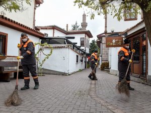 Hamamönü’nde sokaklar yıkandı, işletmeler dezenfekte edildi