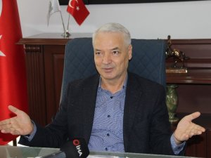 Koronayı yendi, sağlıkçılar için anıt yaptıracak