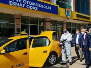 İzmir’de taksilere ayda 3 bin 200 litreden fazla dezenfektan