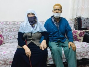 80’lik çift korona virüsü birlikte yendi