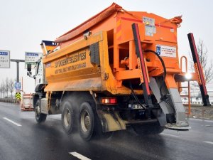 Büyükşehir Belediye ekipleri, mevsimin ilk karına karşı teyakkuzda