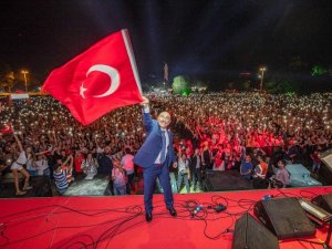 İzmir Büyükşehir Belediyesinden 100. Yıl Marşı için yarışma