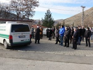 Yaşlı çift 15 gün ara ile korona virüse yenik düştü