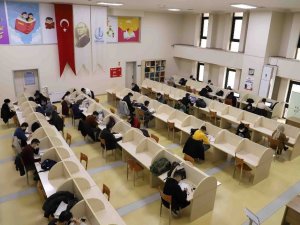 Pandemi döneminde kütüphane boş kalmıyor