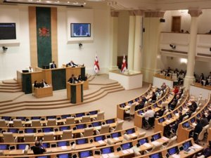 Gürcistan’da Başbakan Gakharia liderliğindeki yeni hükümet güvenoyu aldı