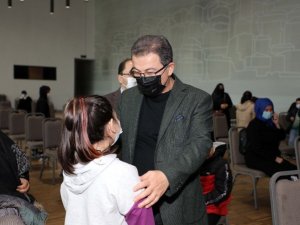 Eyüpsultan Belediyesi’nden yetim ve öksüzlere kışlık kıyafet yardımı