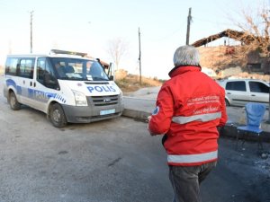 Nöbetteki polislere sıcak ikram