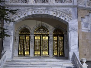 Cumhuriyetin ilk kültür ve sanat merkezi, “Ankara Devlet Resim ve Heykel Müzesi” olarak ziyaretçileriyle yeniden buluşuyor