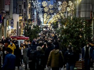 İstiklal Caddesi’nde kısıtlama öncesi korkutan kalabalık