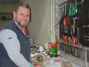 Sahnelerden, konserlerden,  bobinaj ustalığına dönüş