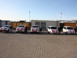 Diyarbakır’da bir grup, farkındalık oluşturmak için araçlarına maske taktı