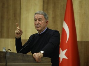 Bakan Akar: "Türk unsurlarına yapılacak herhangi bir saldırı girişiminde katil Hafter unsurları her yerde meşru hedef olarak görülecektir"