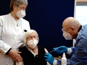 Almanya’da Covid-19 aşılama kampanyası başladı