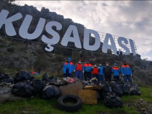 Kuşadası’nda sokağa çıkma kısıtlamasında temizlik seferberliği