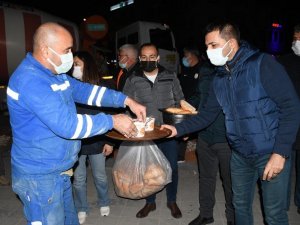 Başkan Günel, gece mesaisi yapan personele sıcak çorba ikram etti