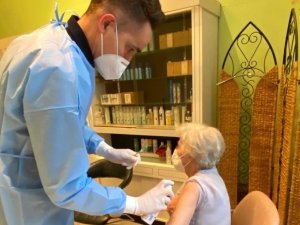 Düsseldorf’da Covid-19’a karşı aşı merkezi açıldı