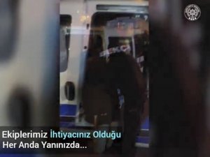 Yolda kalan yaşlı ve engelli adamın imdadına emniyet güçleri yetişti