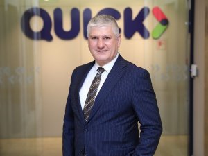 Özyeğin Öğrenci Kulübünün Quick Sigorta sponsorluğundaki seminer sürprizi Acun Ilıcalı oldu