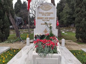 Mehmet Akif Ersoy mezarı başında dualarla anıldı