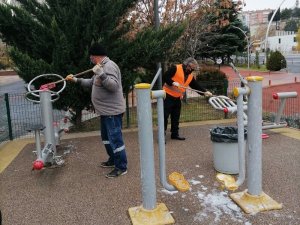 Keçiören’de parklar dezenfekte edildi