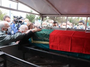 Koronaya yenik düşen doktora gözyaşı