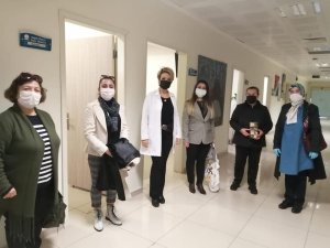 AK Partili kadınlardan sağlık çalışanlarına moral ziyareti
