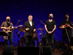 Erol Evgin, yeni yıl konserinde sahnesini sokak müzisyenleriyle paylaşacak