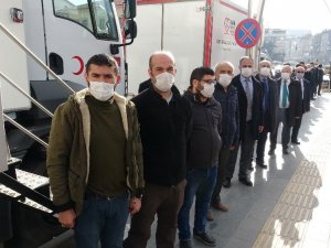 İlik nakli bekleyen Mirzahan bebek için kuyruğa girdiler