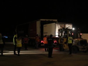 Çin’den Ankara’ya gelen aşılar depolara taşındı