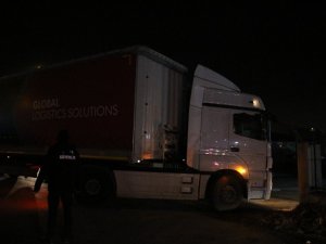 Çin’den Ankara’ya ulaşan aşılar, Halk Sağlığı Genel Müdürlüğü ilaç deposuna getirildi