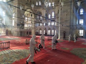 Fatih’te camiler dezenfekte edildi