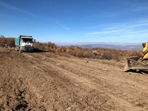 Tavak’ta gölet temizlik çalışmaları devam ediyor