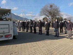 Annesinin ardından korona virüse yenilen doktor toprağa verildi