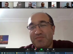 Öğretmen olan başkandan meslektaşlarına online sürpriz