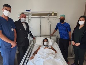 Kopan ayağı 7 saatte yerine dikildi