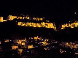 Kütahya Kalesi’nin aydınlatma projesinin ikinci etabı da hayata geçirildi