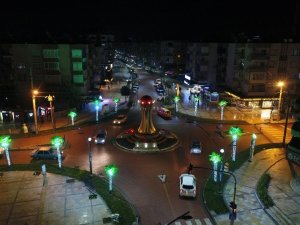 Salihli’de meydan ve parklar ışıl ışıl