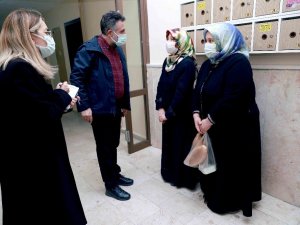 Başkan Sandal, Uzundere’deki depremzedeleri unutmadı