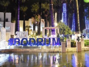 Yılbaşı konserlerinin verildiği ünlü meydan sessizliğe büründü