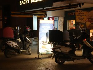 Yılbaşında sokaklar motosikletli kuryelere kaldı