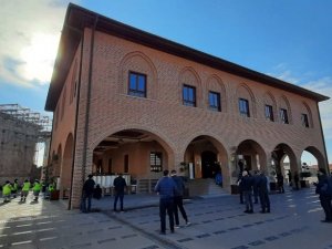 Yılın ilk Cuma namazı kısıtlama şartları altında kılındı