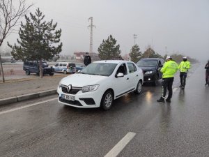 Afyonkarahisar’da kısıtlamanın 3. gününde denetimler devam ediyor