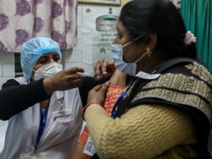 Hindistan’da Covid-19 aşısı ücretsiz olacak