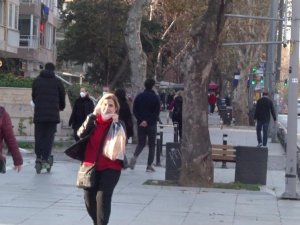 Kısıtlamaya rağmen Bağdat Caddesi’ndeki yoğunluk pes dedirtti