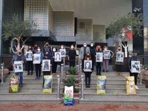 Nazilli’de hayvanseverler kadına şiddete dikkat çekti